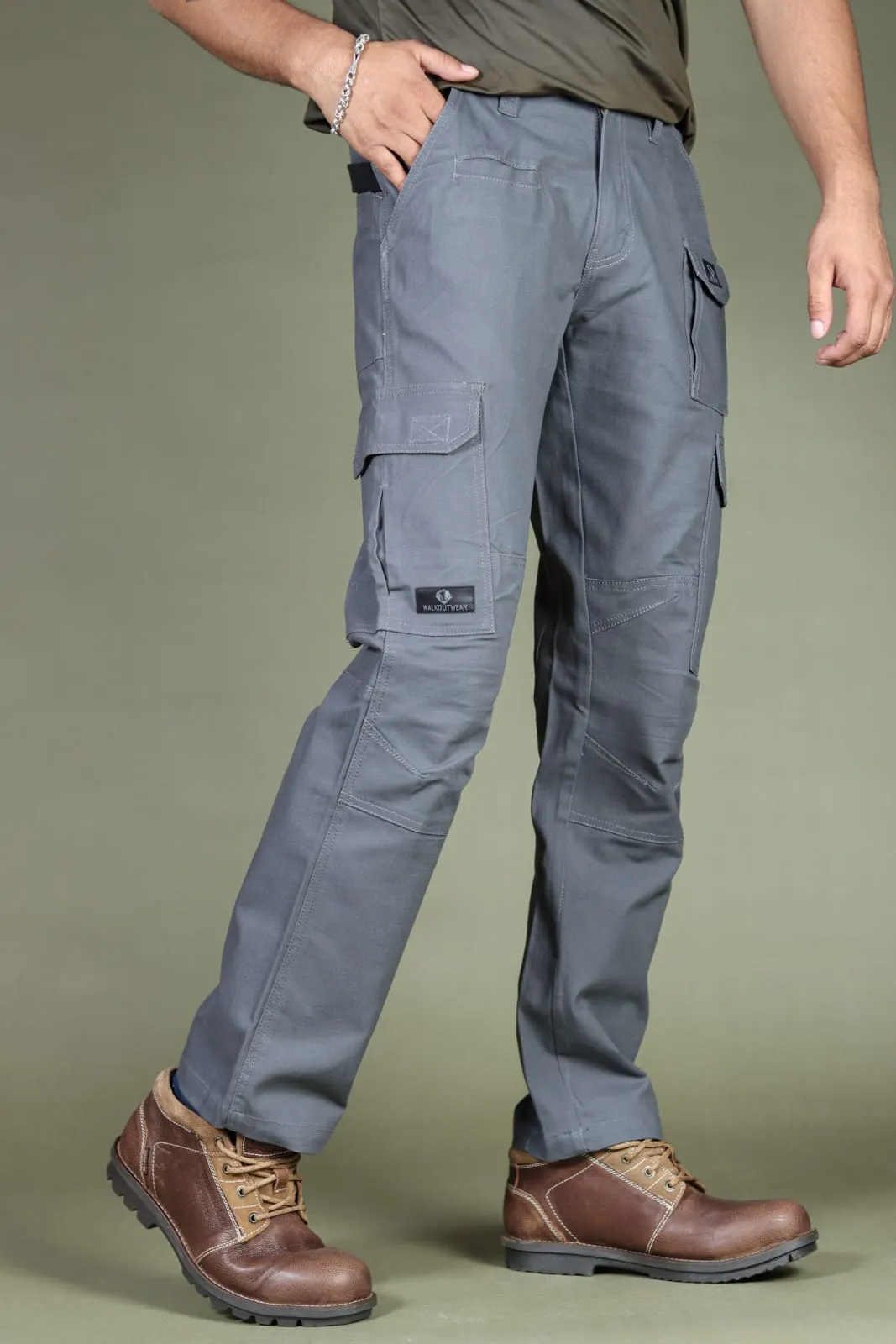 Durable and stylish cotton with multiple pockets Cargo (grey). BY WALKOUTWEAR