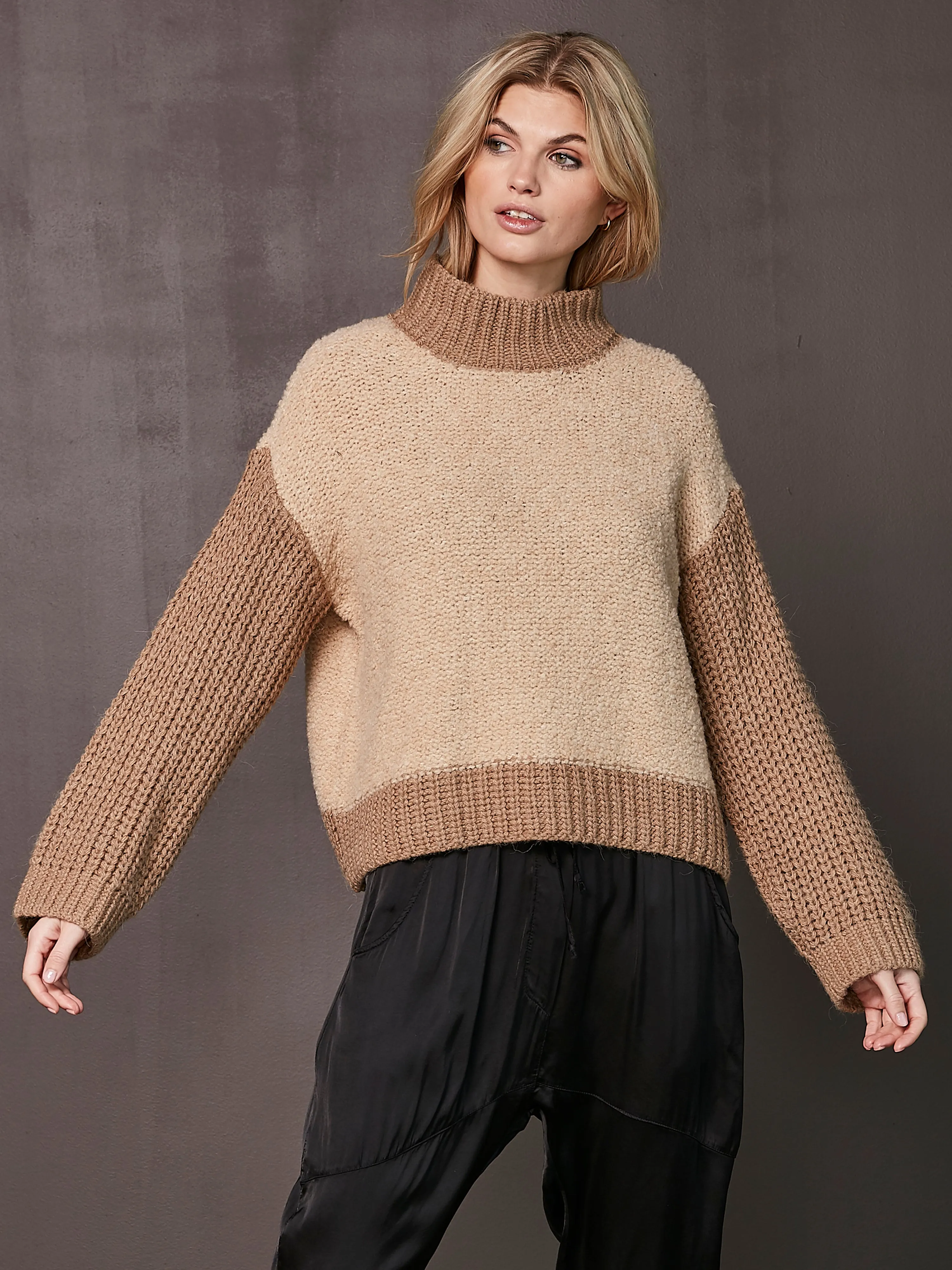 XELA knit sweater - Elm wood