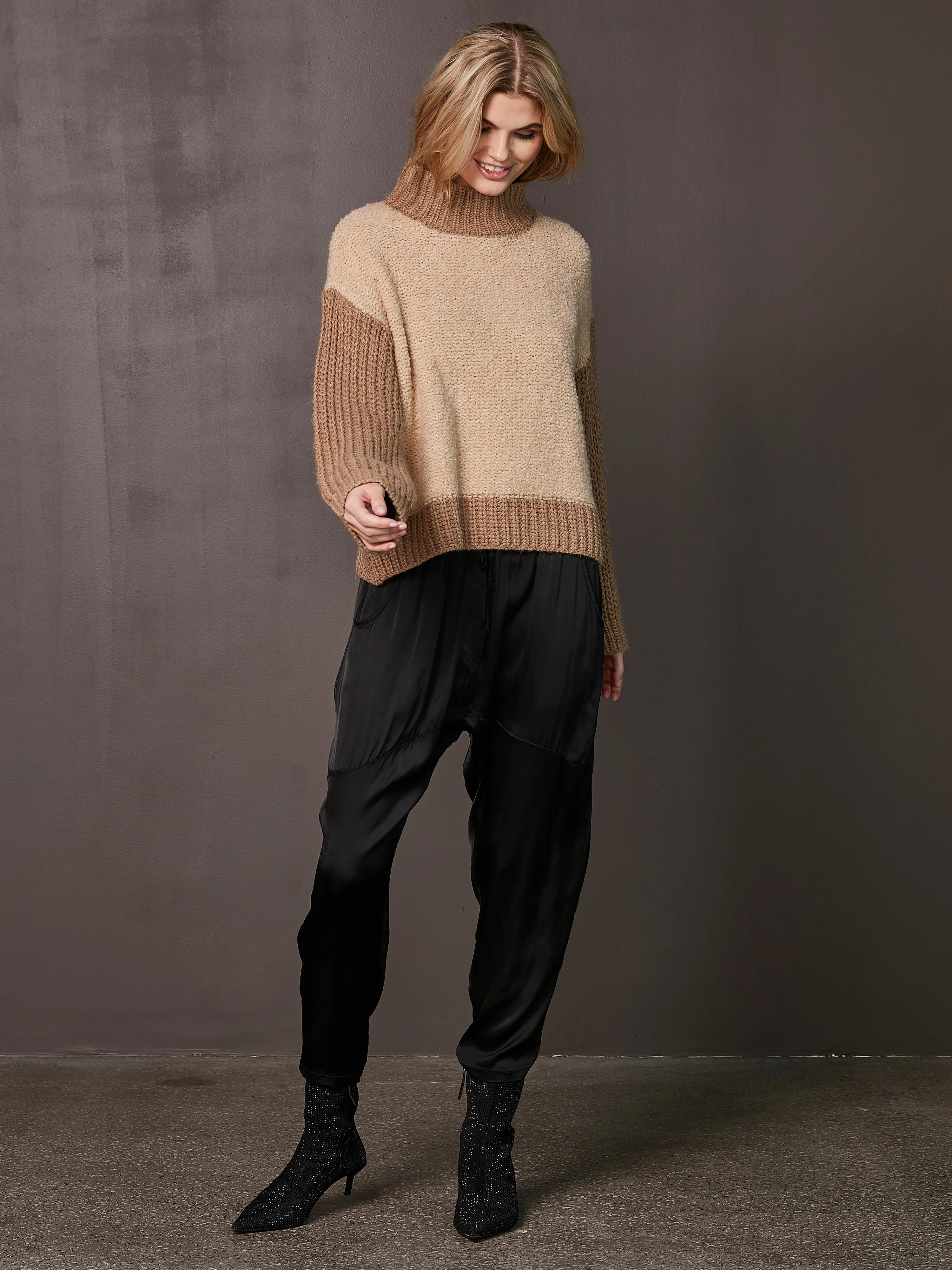 XELA knit sweater - Elm wood